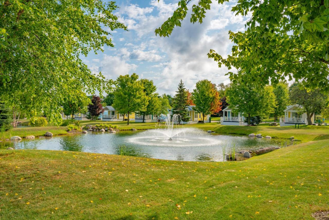 Готель Sun Outdoors Petoskey Bay Harbor Екстер'єр фото